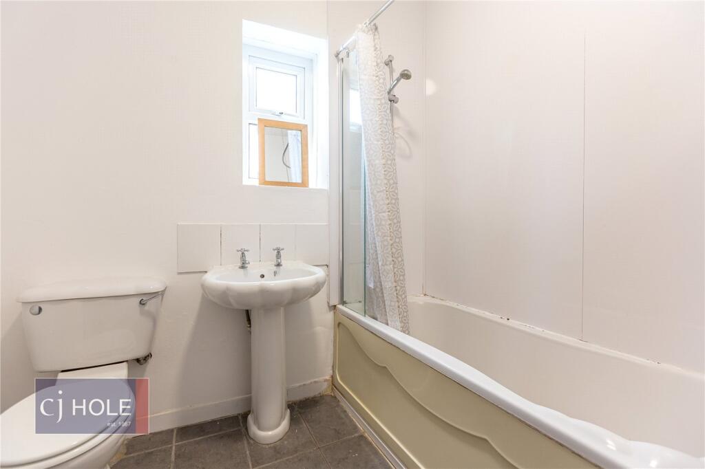5 bedroom terraced house for rent