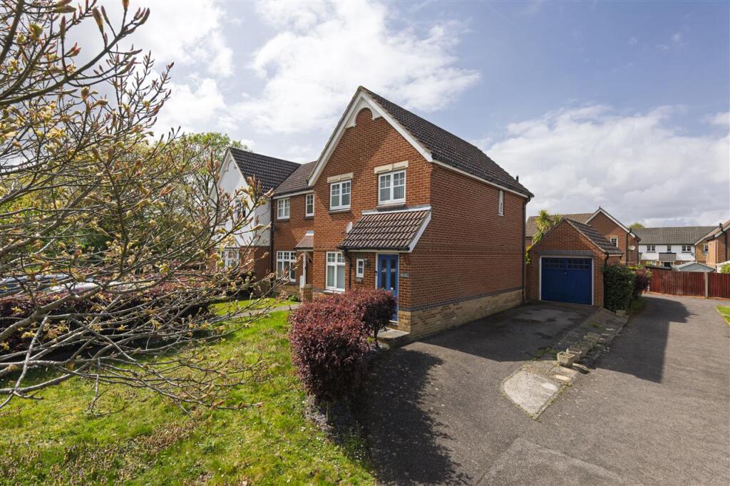 3-bed terraced on Stratford Drive, Maidstone, £350,000