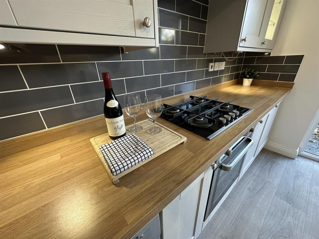 6 bedroom terraced house for rent