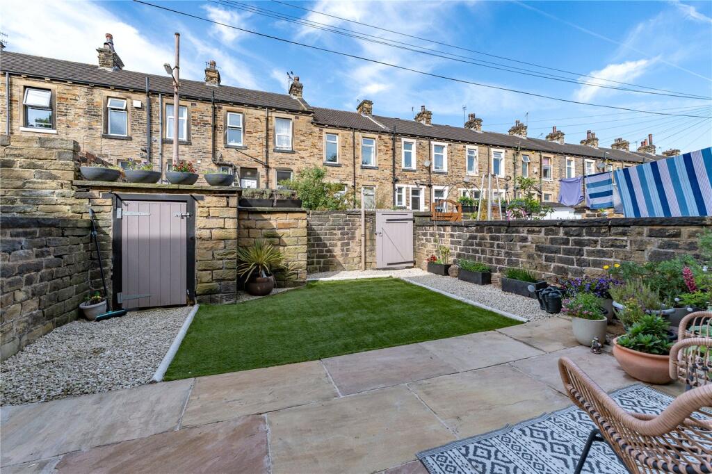 House in Bradford, West Yorkshire - View 4