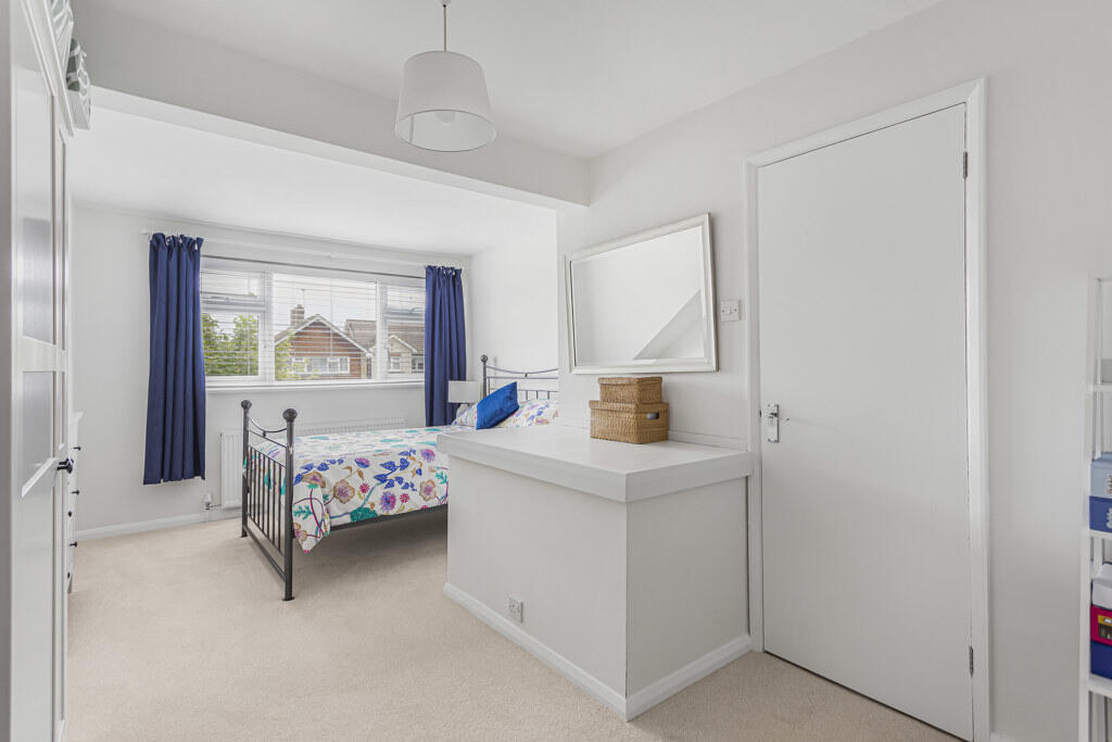 Saxonbury Avenue, Sunbury-on-Thames, Surrey, TW16 – pohled 4