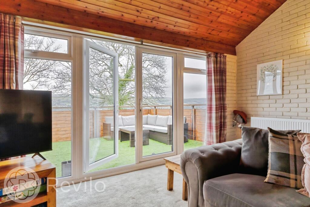 Ainsdale Drive, Whitworth, OL12 photo 2