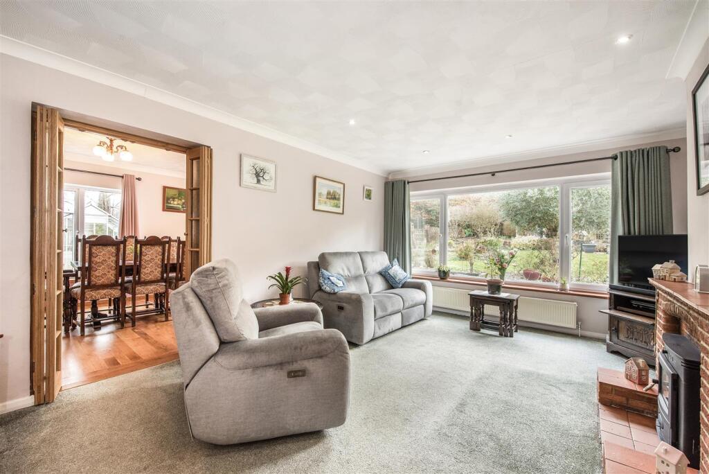 Lovell Close, Thruxton, Andover photo 4