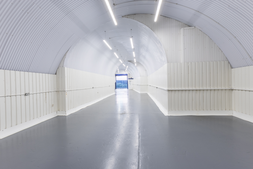 An empty arch with white lining