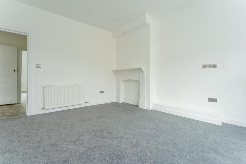 Apartment in Guildford, Charlotteville - More