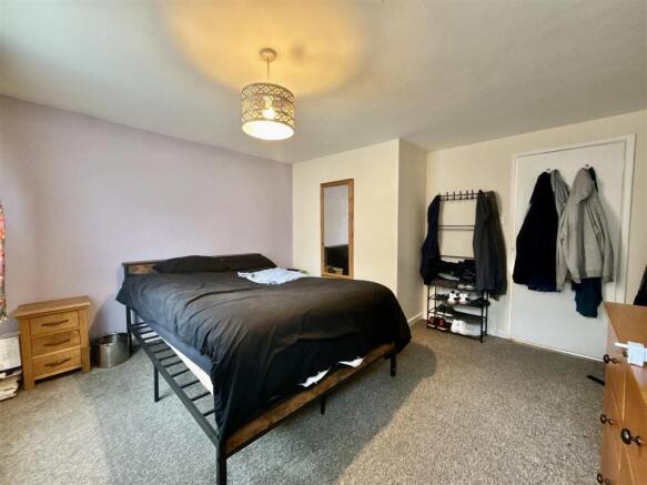 Bedroom 1.jpeg