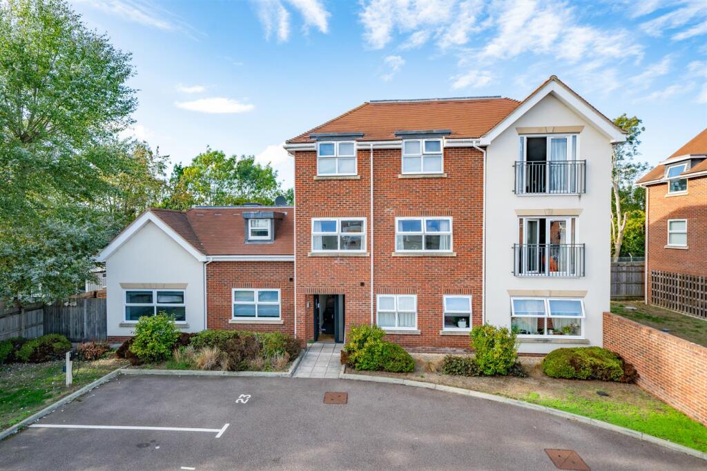 Apartment in Watford - View 4