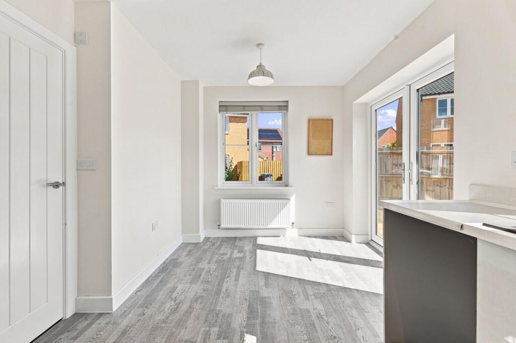 House in Woodbridge, Longwood Fields, Melton - More