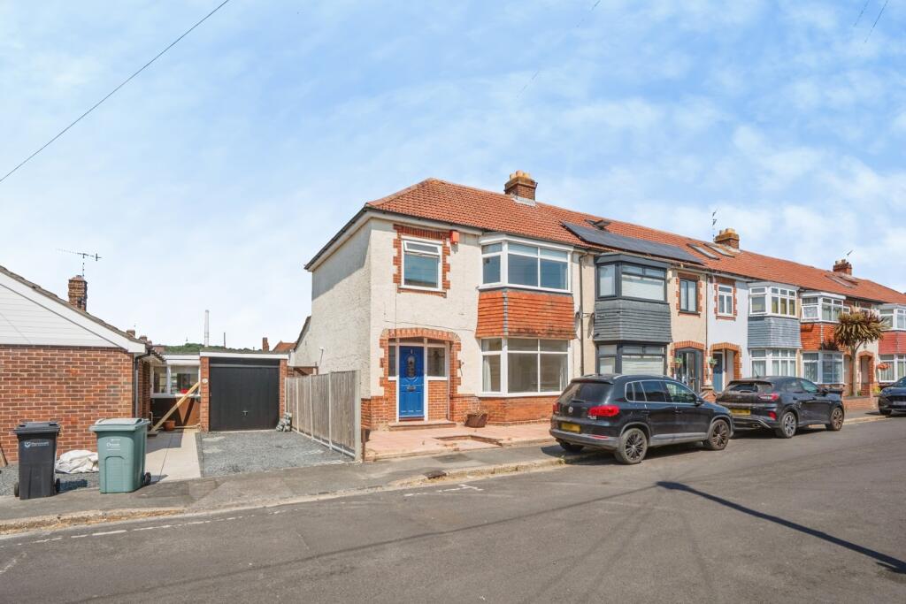 Main image of property: Pangbourne Avenue, PORTSMOUTH, Hampshire, PO6