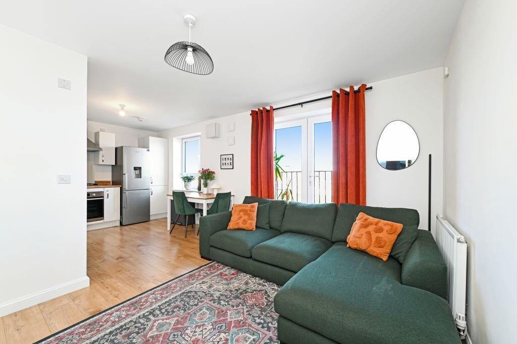 2-bed flat on 51/6 South Gyle Broadway, South Gyle, Edinburgh, EH12 9LR, £235,000