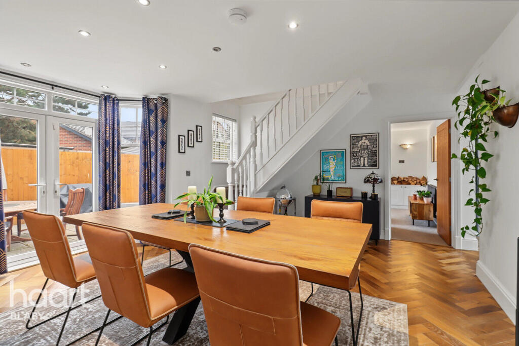 House in Blaby, Countesthorpe - More