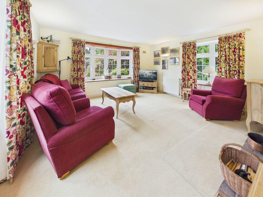 House in Tandridge, Chaldon - View 4