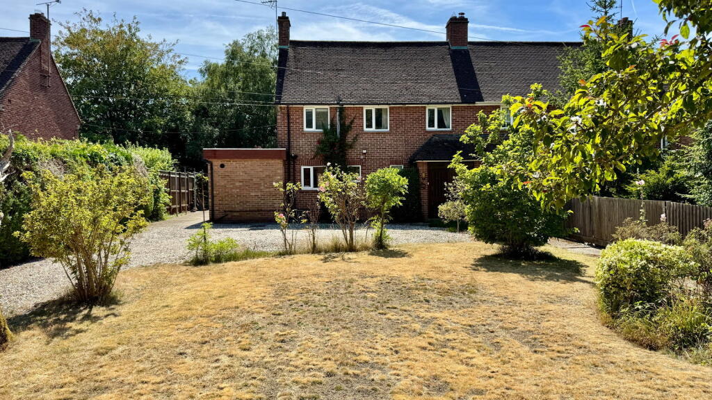3-bed semi-detached on Lambourn Road, Speen, Newbury, RG20 8AA, £495,000