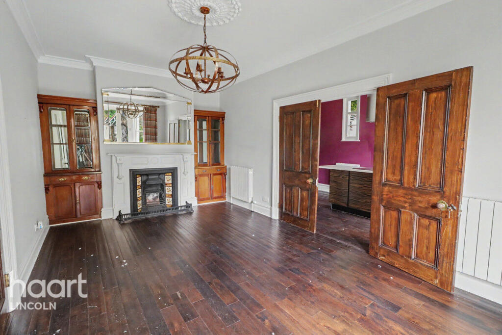 House in Lincoln, Ermine - More