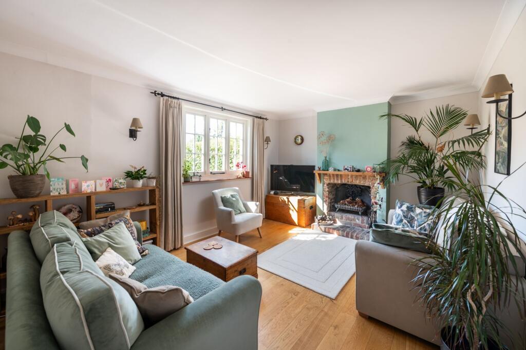 House in Mole Valley, Betchworth - More