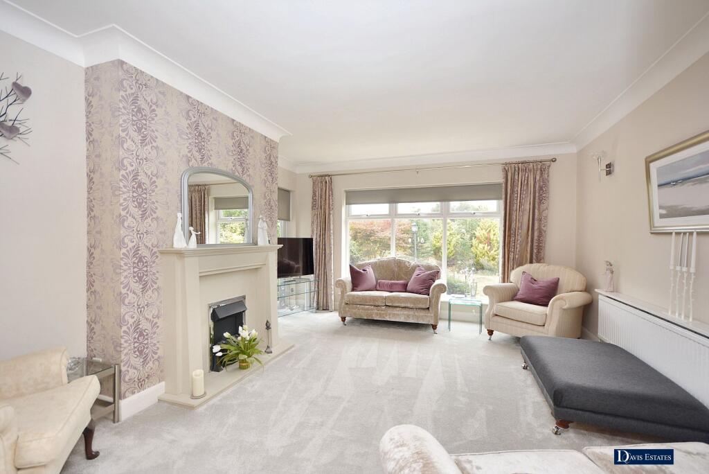 Great Nelmes Chase, Emerson Park, Hornchurch, RM11 photo 2