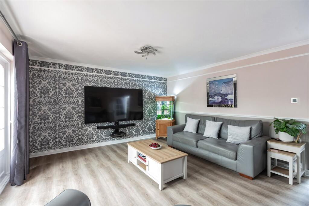 House in Basildon, Billericay - View 3
