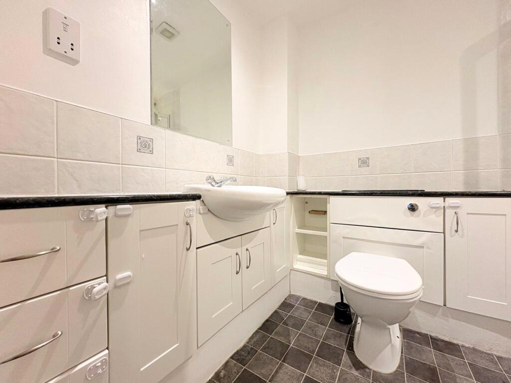 Apartment in Liverpool, Mossley Hill - View 3