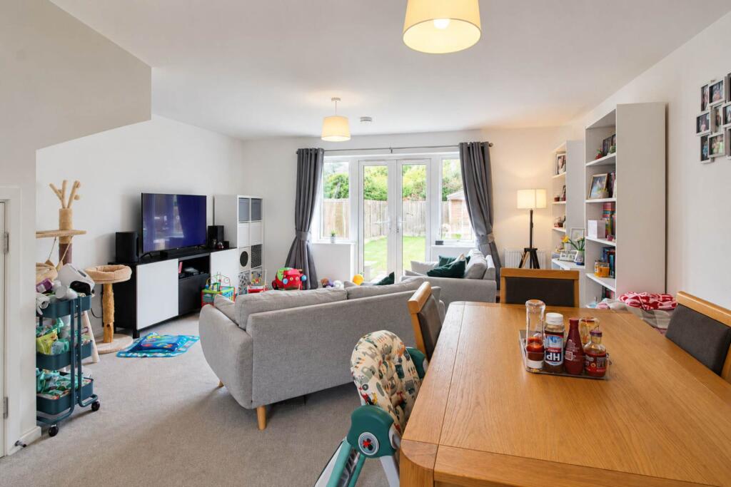 House in Stoke Mandeville, Buckinghamshire - View 5