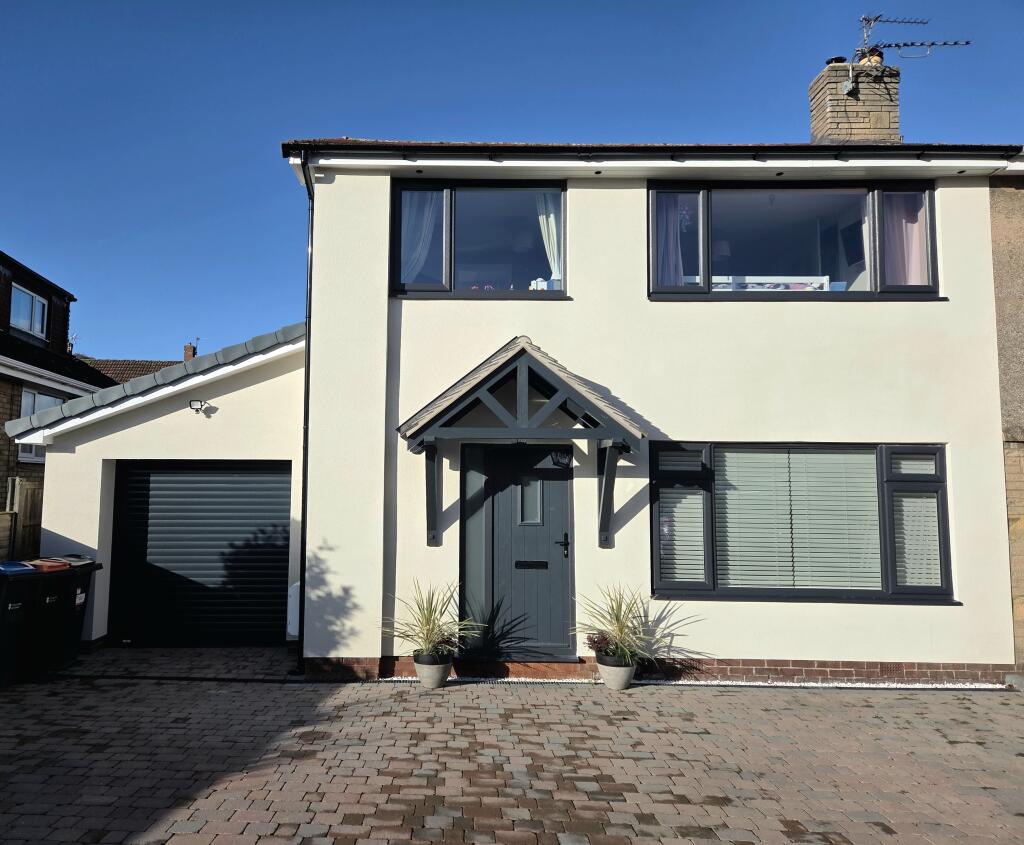Main image of property: 10 Bracken Way , Frodsham , WA6 6AX