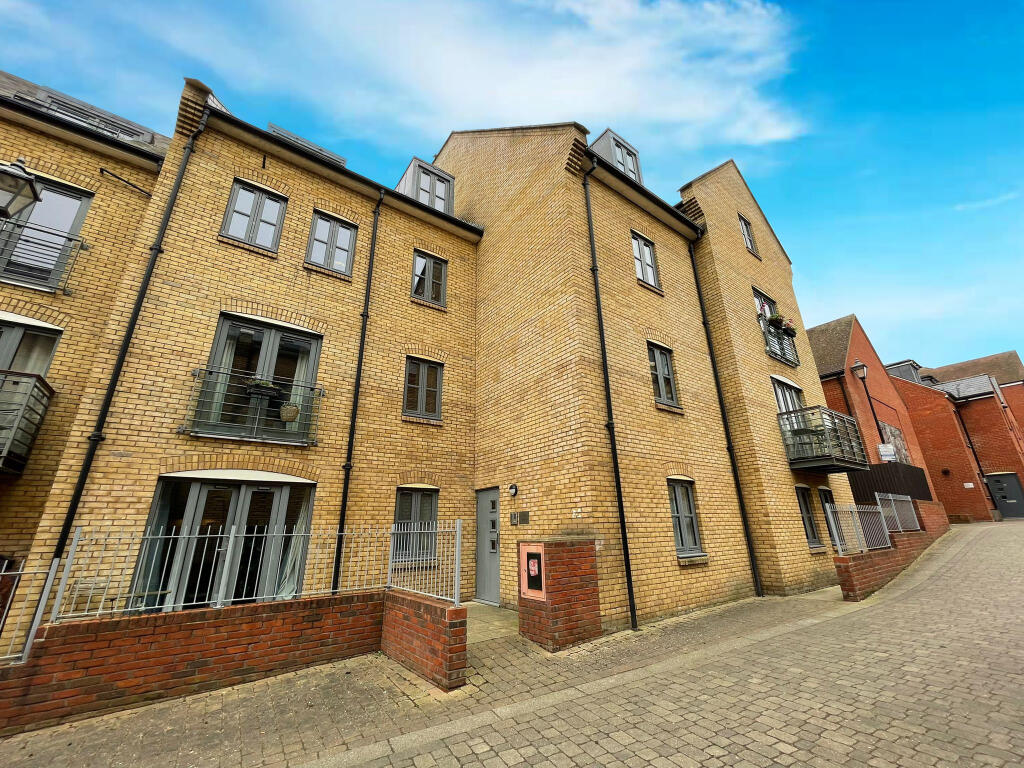 Main image of property: Coopers Yard, Hitchin