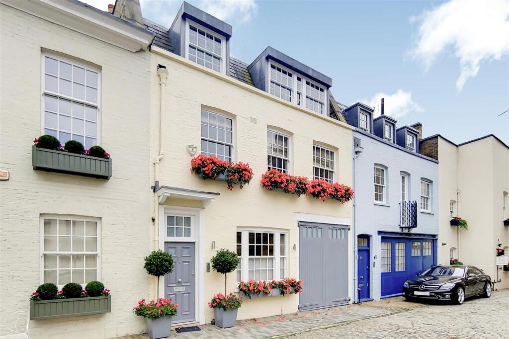 Main image of property: WILTON ROW, London, SW1X