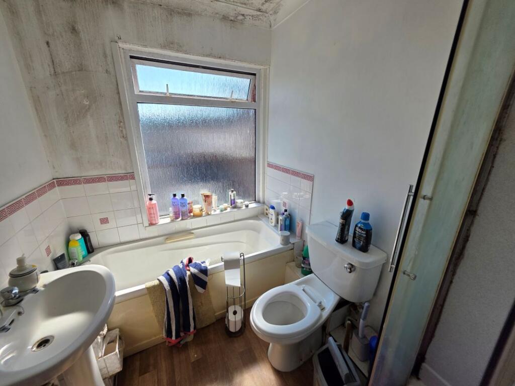 Flat 3, 25 Walnut Road, Torquay, Torbay, TQ2 6HP photo 4