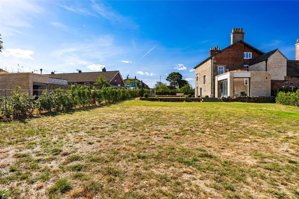 House in Stoke-on-Trent - More
