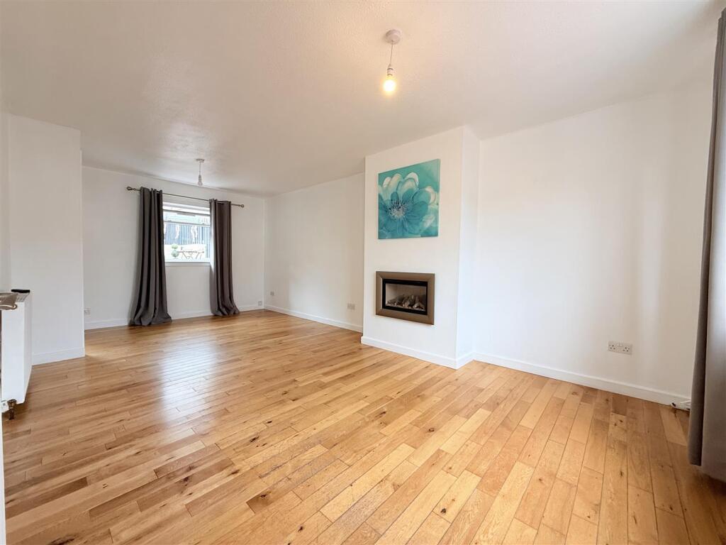 House in Glasgow, West Dunbartonshire - View 2