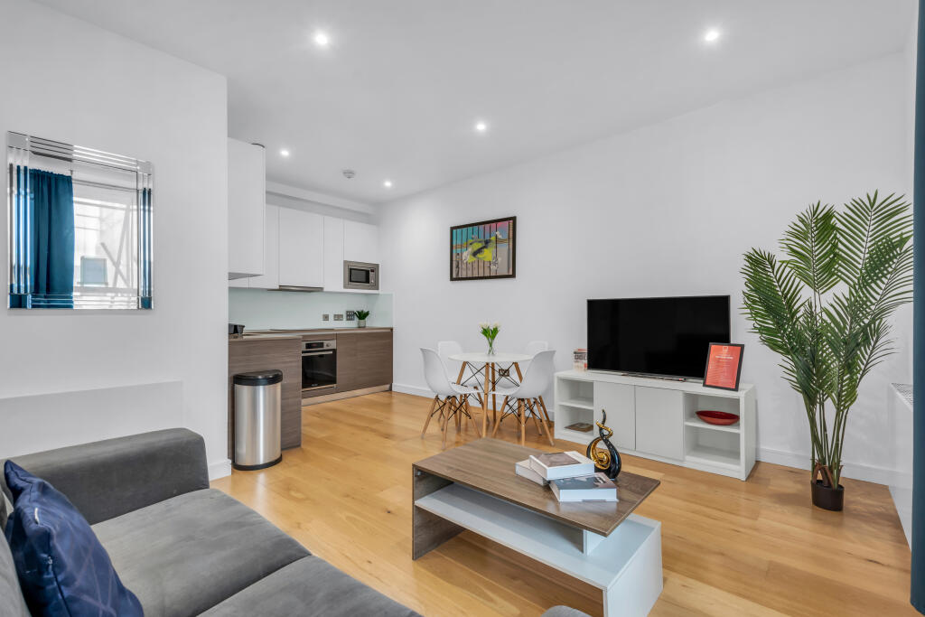 Main image of property: Furnished Serviced Studio Apartment in Central Hounslow, TW3 — Heathrow Corridor