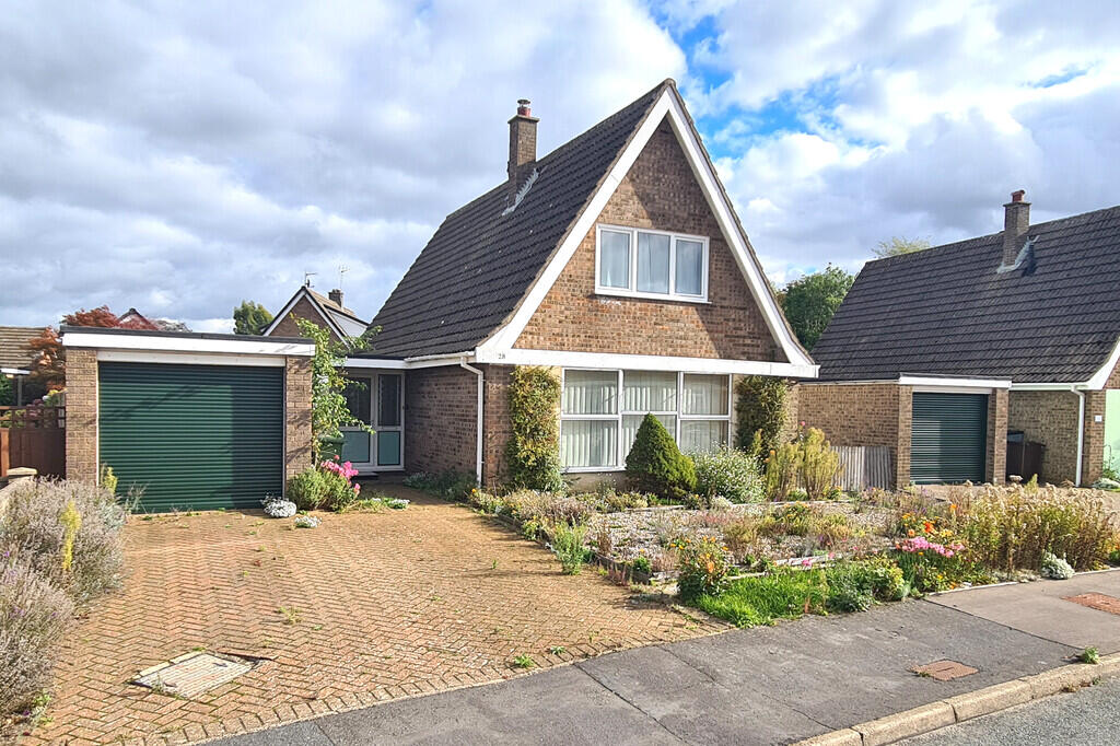 3-bed detached on Spurdens Crescent, North Walsham, £260,000