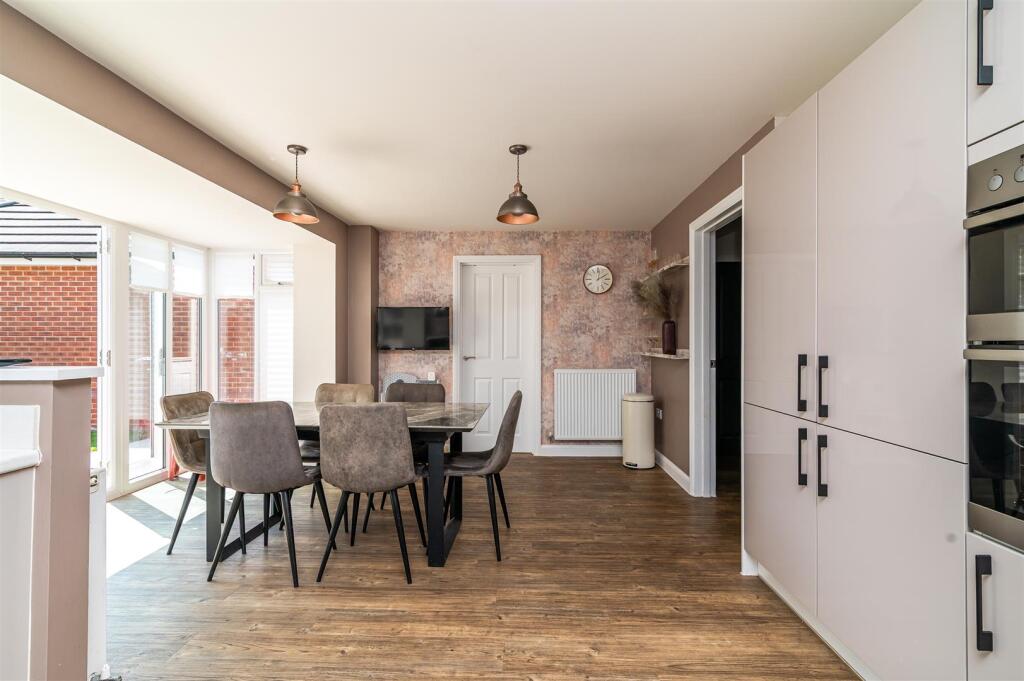 House in Mansfield, Nottinghamshire - More