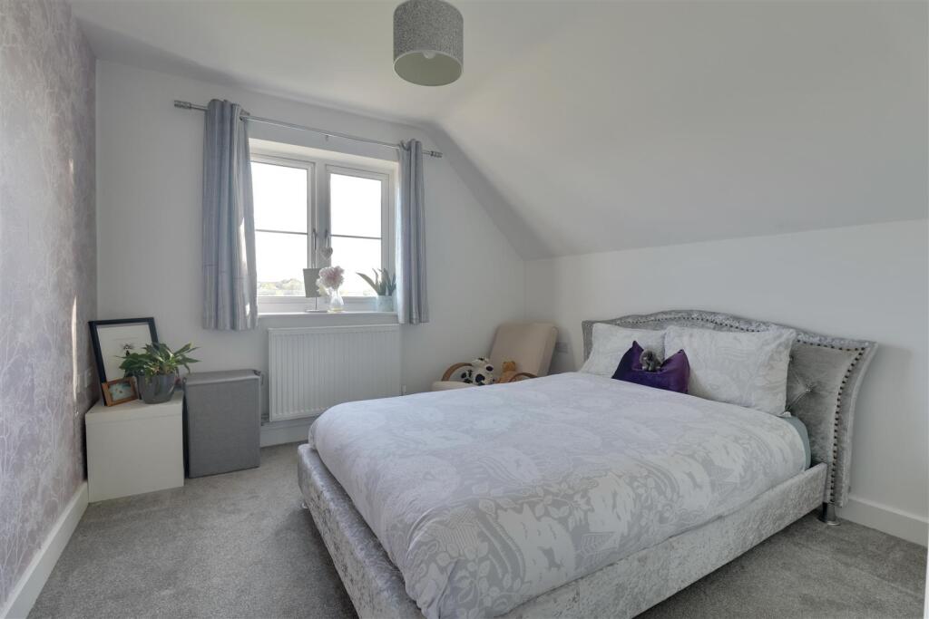 House in Portsmouth - More