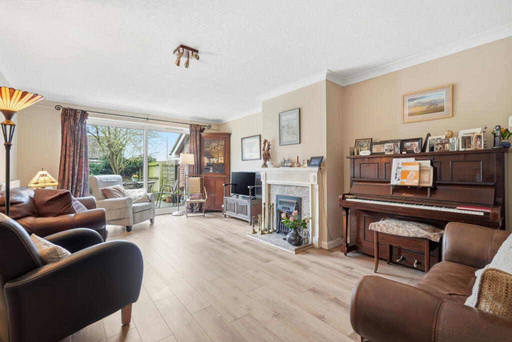 Priory Close, Ickleton, Saffron Walden, Cambridgeshire, CB10 photo 2