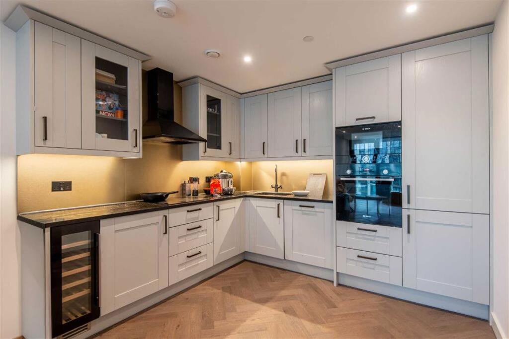 Apartment in London - View 5