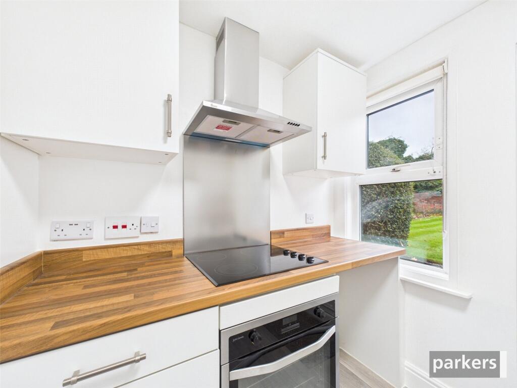 Wokingham Road, Reading, Berkshire, RG6 photo 2