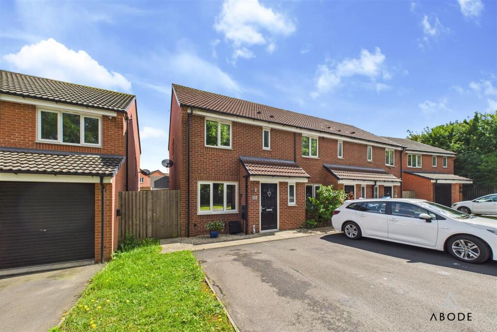 3-bed terraced on Upton Drive, Burton-On-Trent, £205,000
