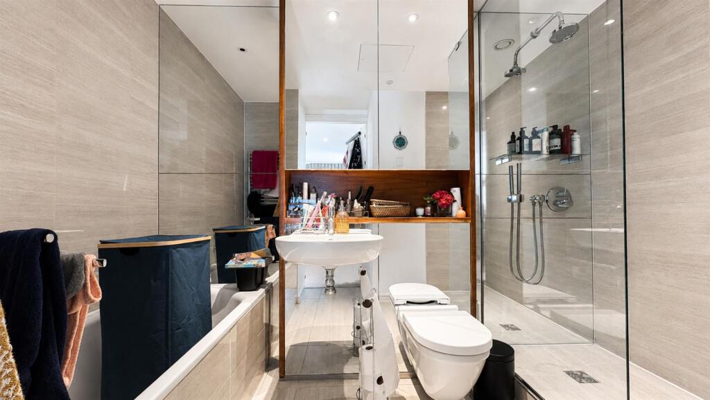House in London - View 5