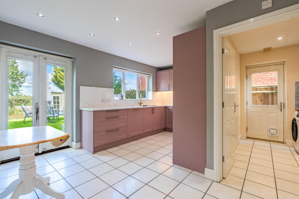 House in Worcester - View 4