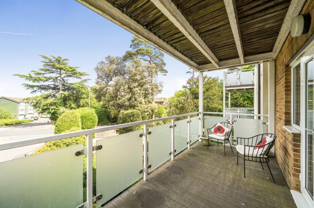 Apartment in Tunbridge Wells, Kent - View 2
