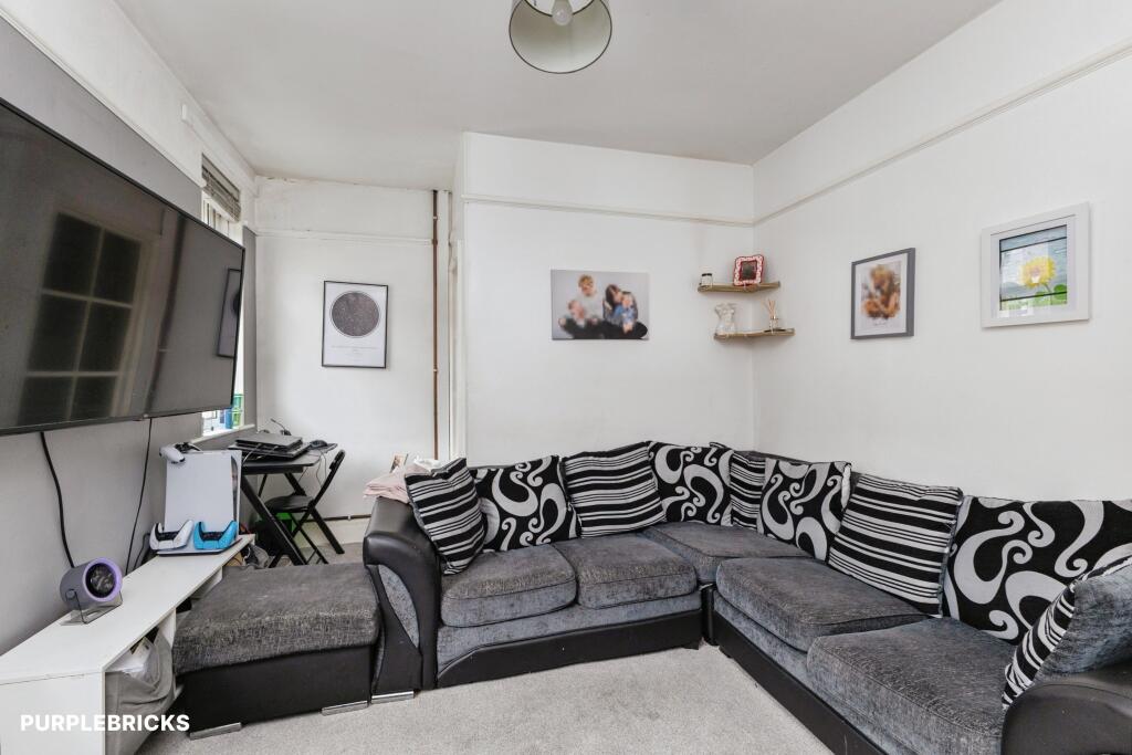 Apartment in Torquay, Torbay - View 4