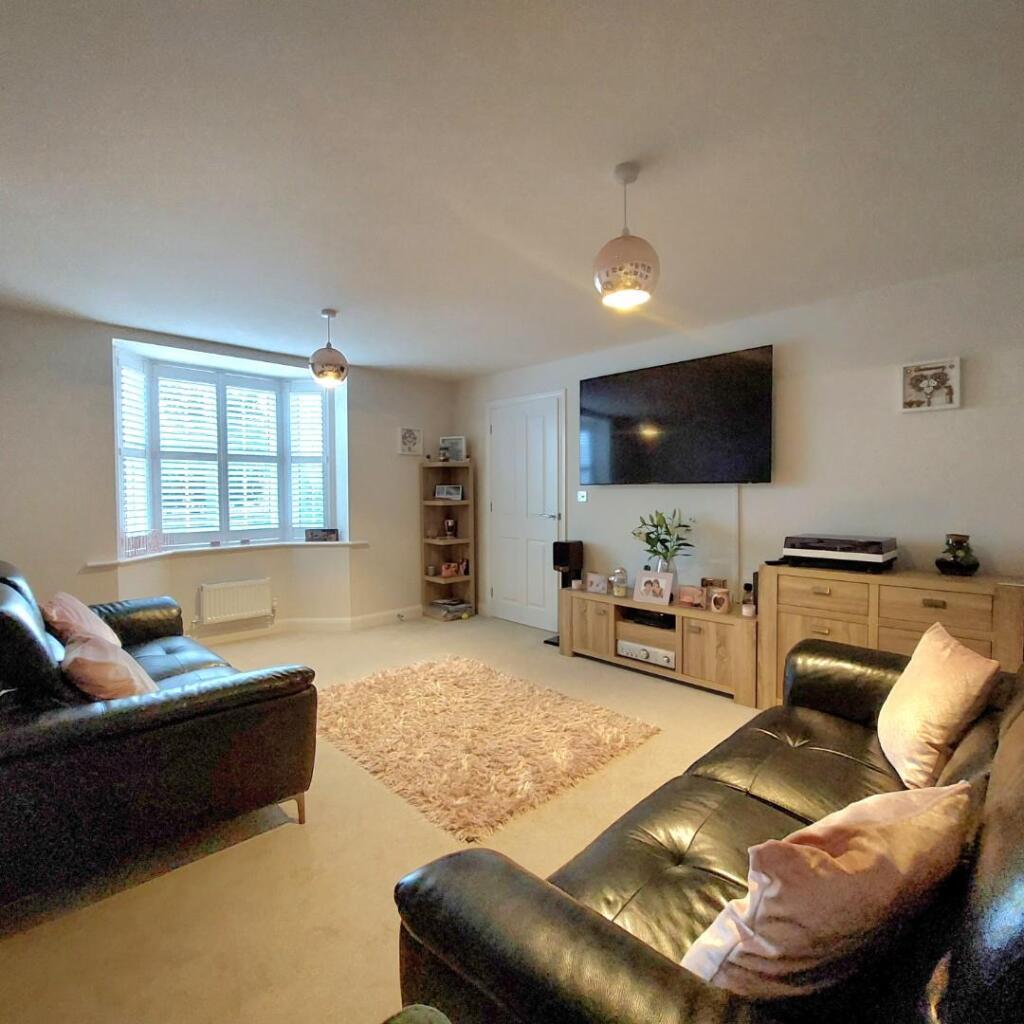 House in Northampton, Earls Barton - View 5