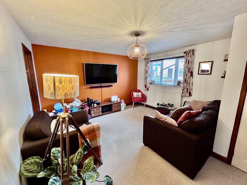 3 Parragate Road photo 4