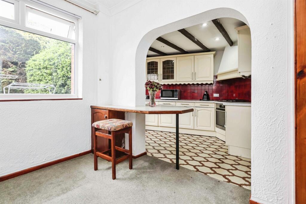 Chester Road, Kingshurst, BIRMINGHAM photo 5