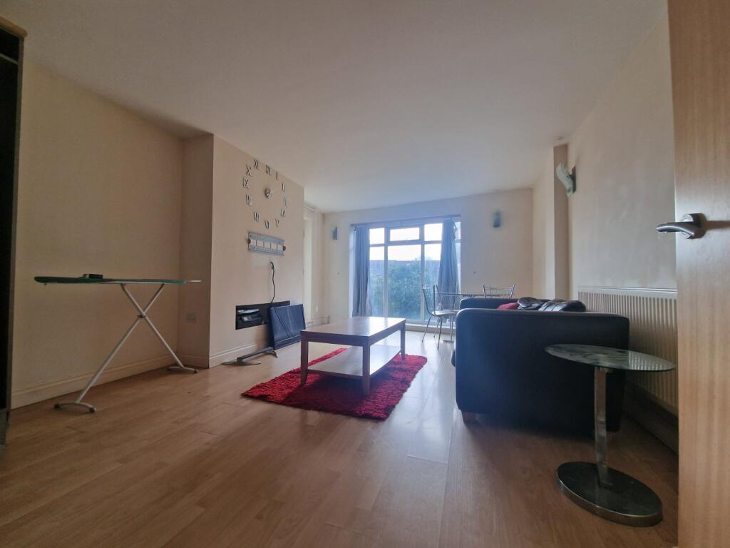 Apartment in Portsmouth, Southsea - View 2