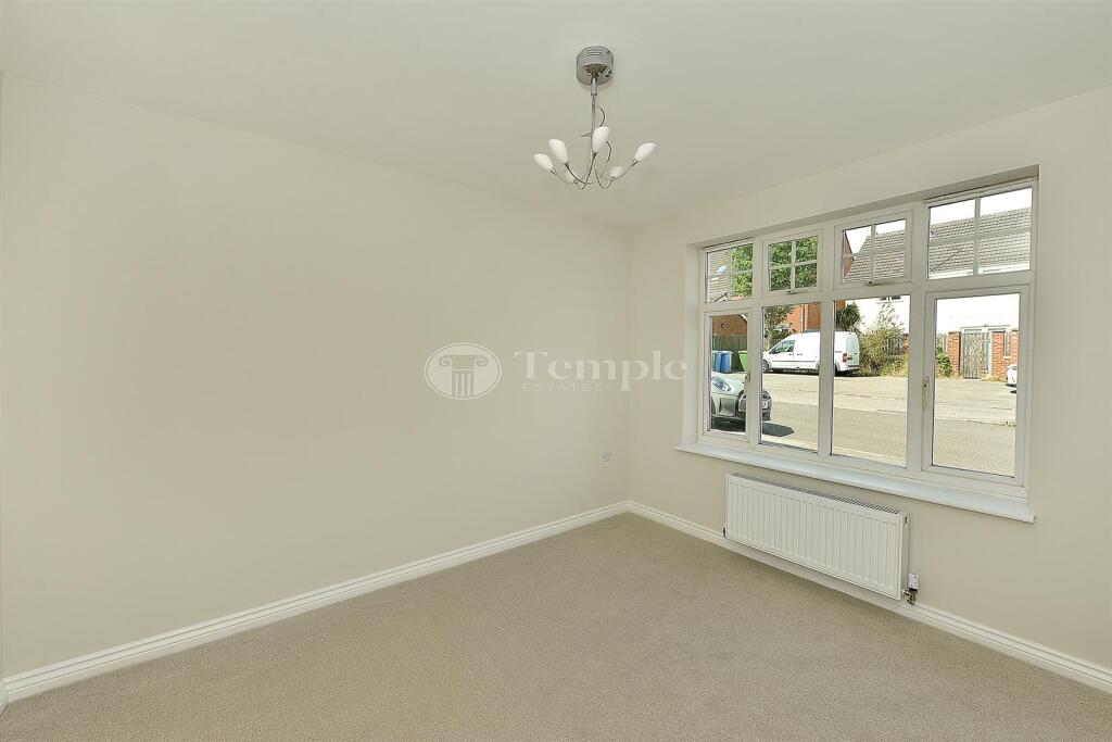 House in Mansfield, Berry Hill - More
