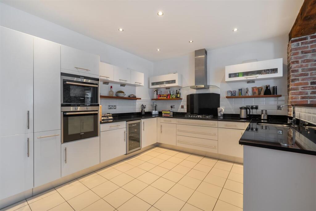 Apartment in Truro - View 5