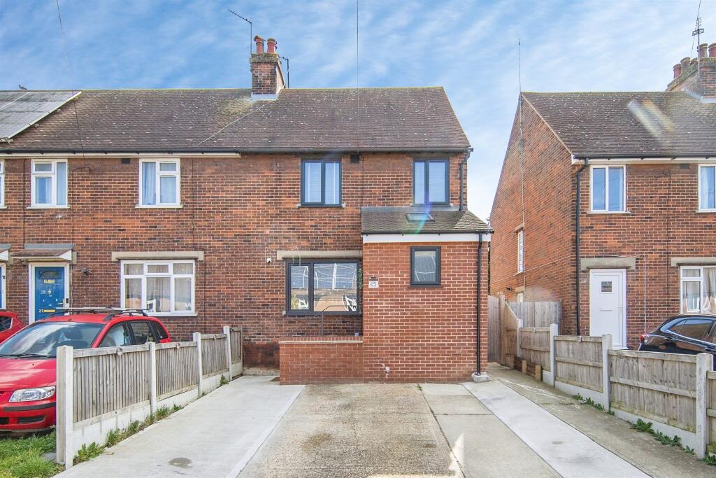 3 bedroom end of terrace house for sale in St. Annes Road, COLCHESTER, CO4