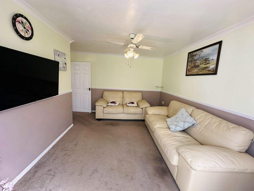 Longcroft Road, Thatcham - View 6