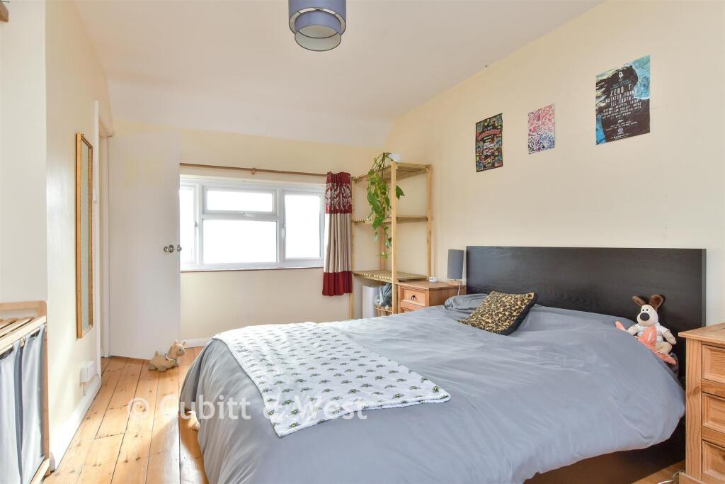 House in Brighton, Woodingdean - More
